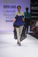 Model walk the ramp for Nupur Kanoi show at Lakme Fashion Week 2012 Day 5 in Grand Hyatt on 7th Aug 2012 (98).JPG